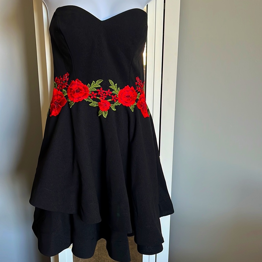 Junior’s Strapless black dress with red roses appliqués Nice for Valentine Dance - Picture 2 of 3